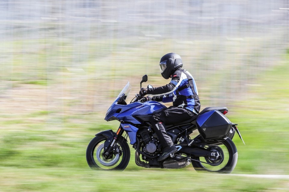 Triumph Tiger Sport 660 VS Yamaha Tracer 7 GT: middle class lover