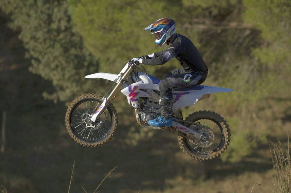 Prova Yamaha YZ250F 2024: slim fit