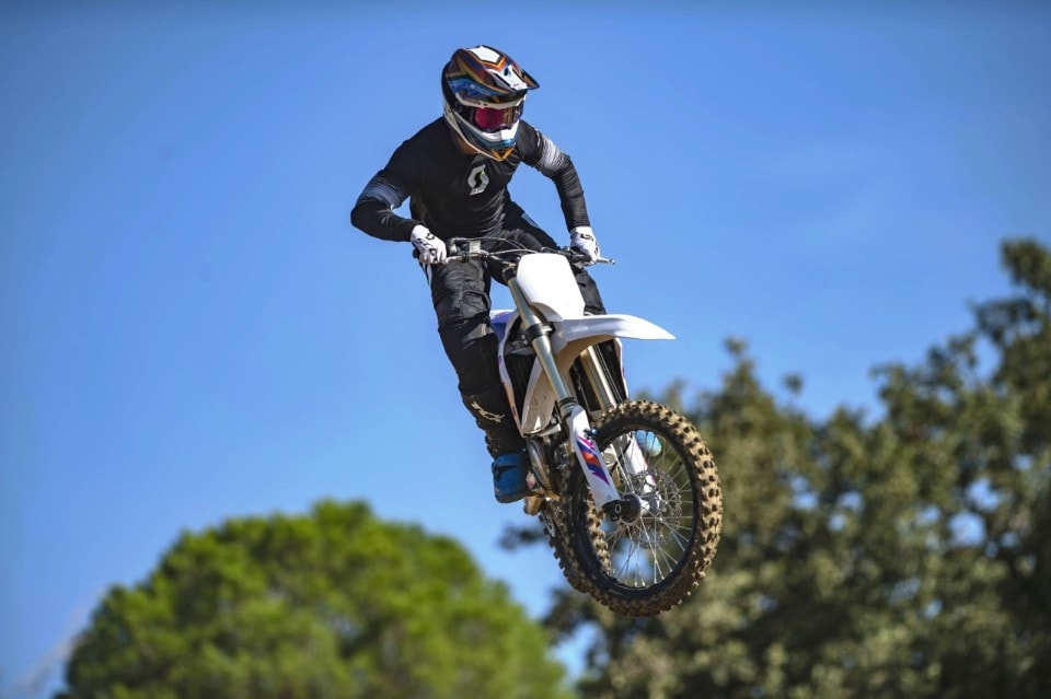 Prova Yamaha YZ250F 2024: slim fit