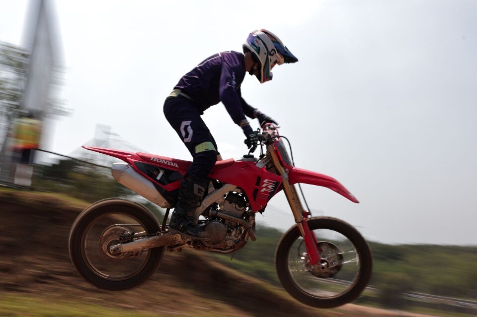 Prova Honda CRF 250R e CRF450R  2025: sempre più su!
