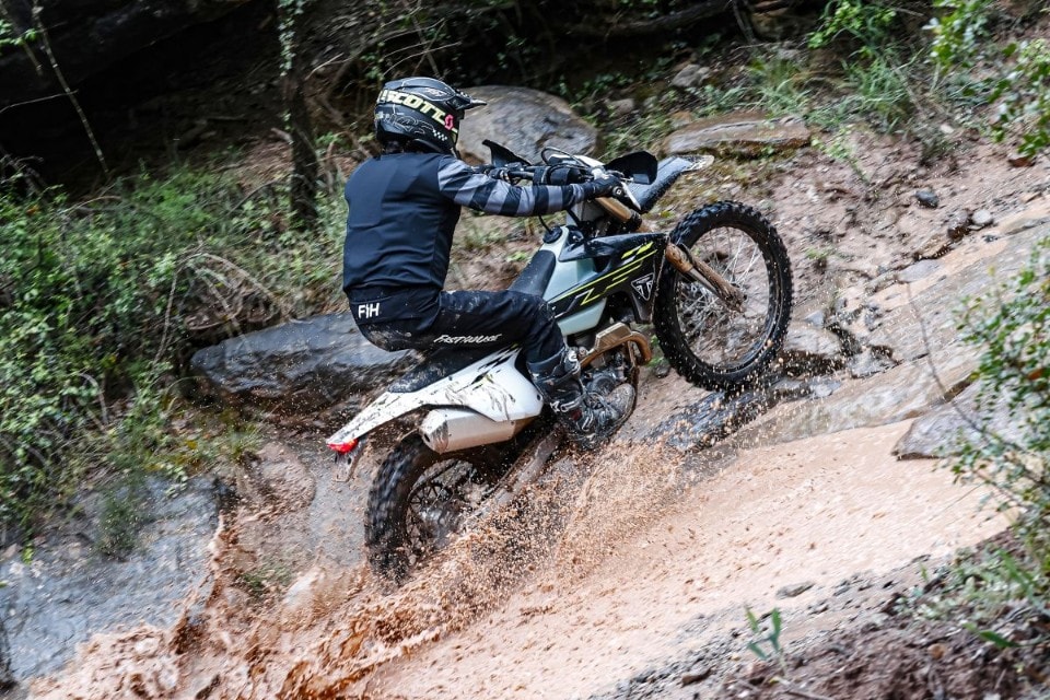 Prova Triumph TF 250-E e TF 450-E - VIDEO