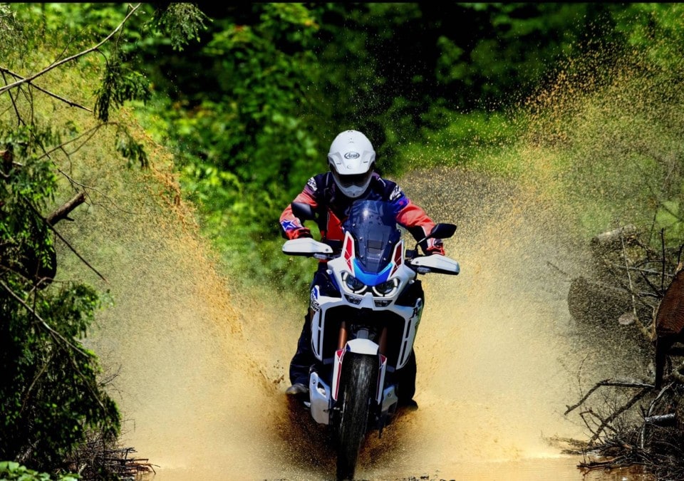 Arai Tour-X5: il casco per ogni avventura