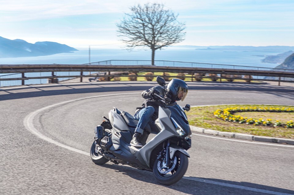Kymco KRV 200: Lo scooter sportivo che apre le porte a una nuova era tecnologica
