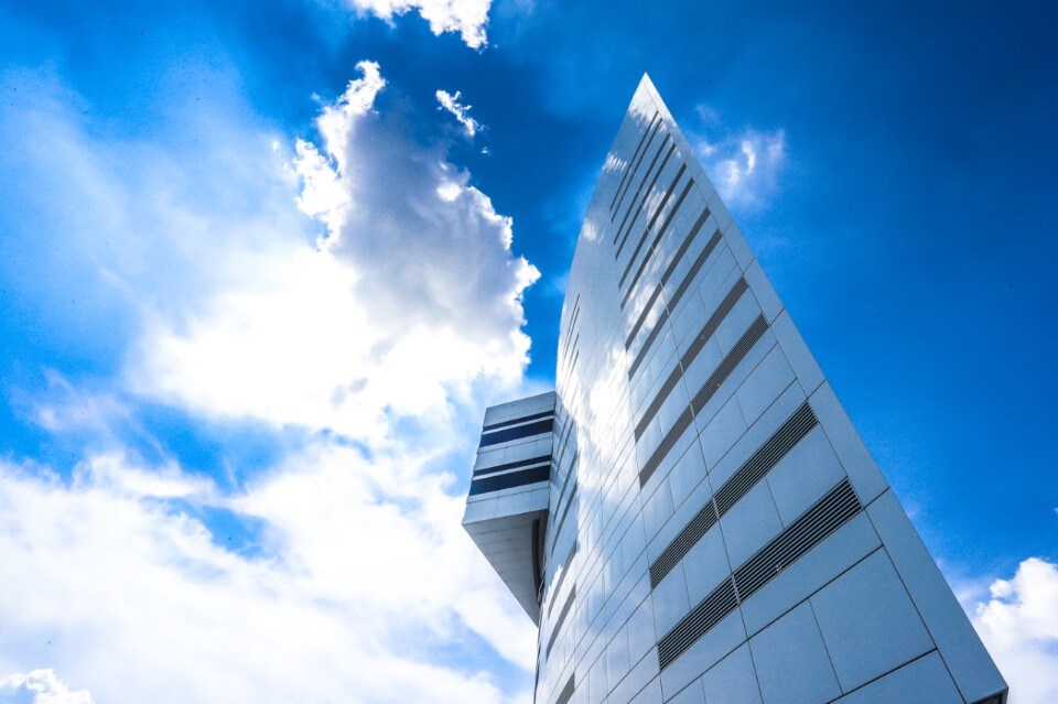 BMW, un aiuto concreto per le scuole