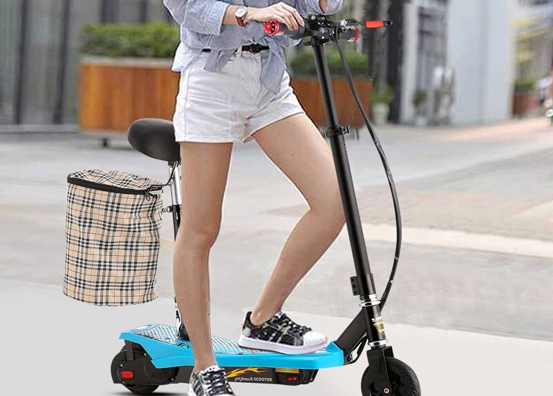 Monopattino elettrico con sella? No, è un ciclomotore