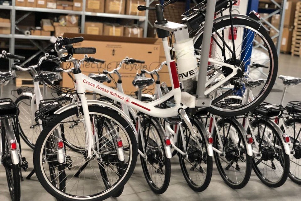 Covid-19, l'aiuto della Croce Rossa arriva in ebike