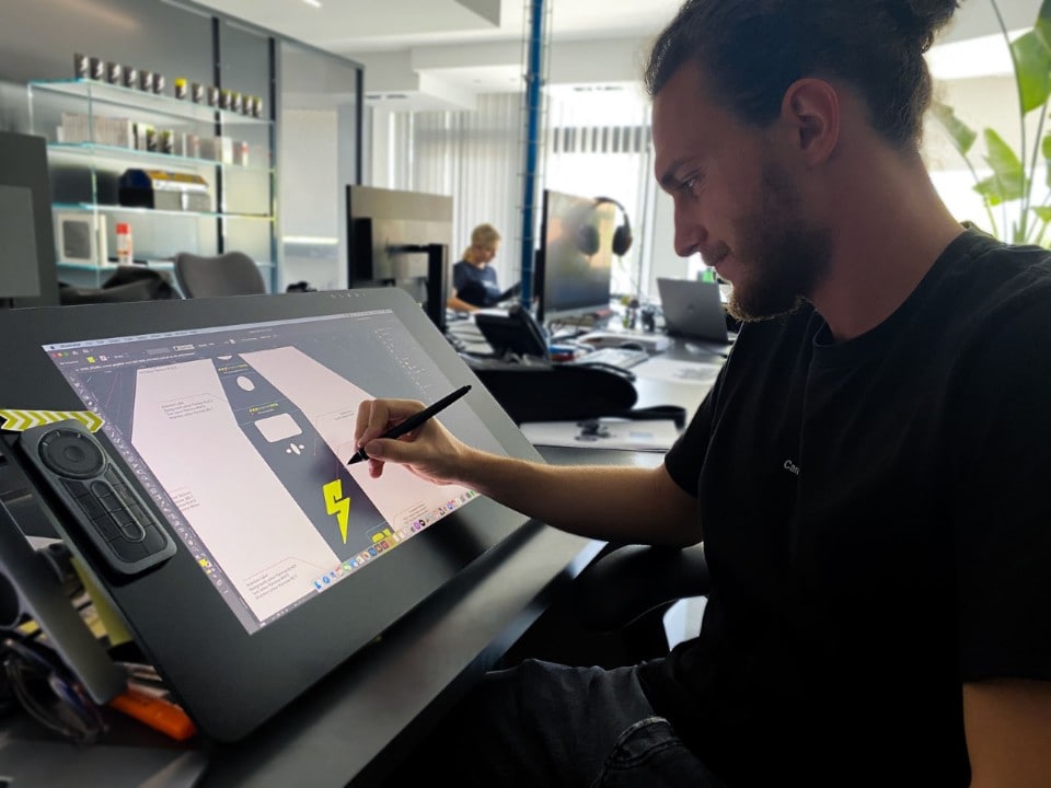 C-Creative (di Giovanni Castiglioni) con Stealth Electric Bikes