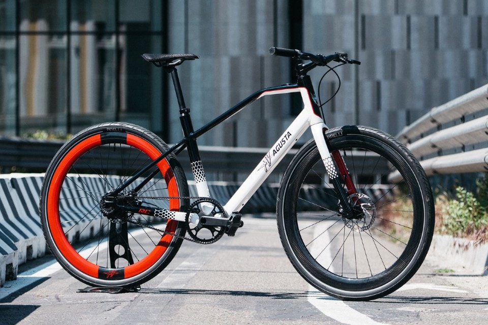 AMO: le PRIME e-bike MV Agusta