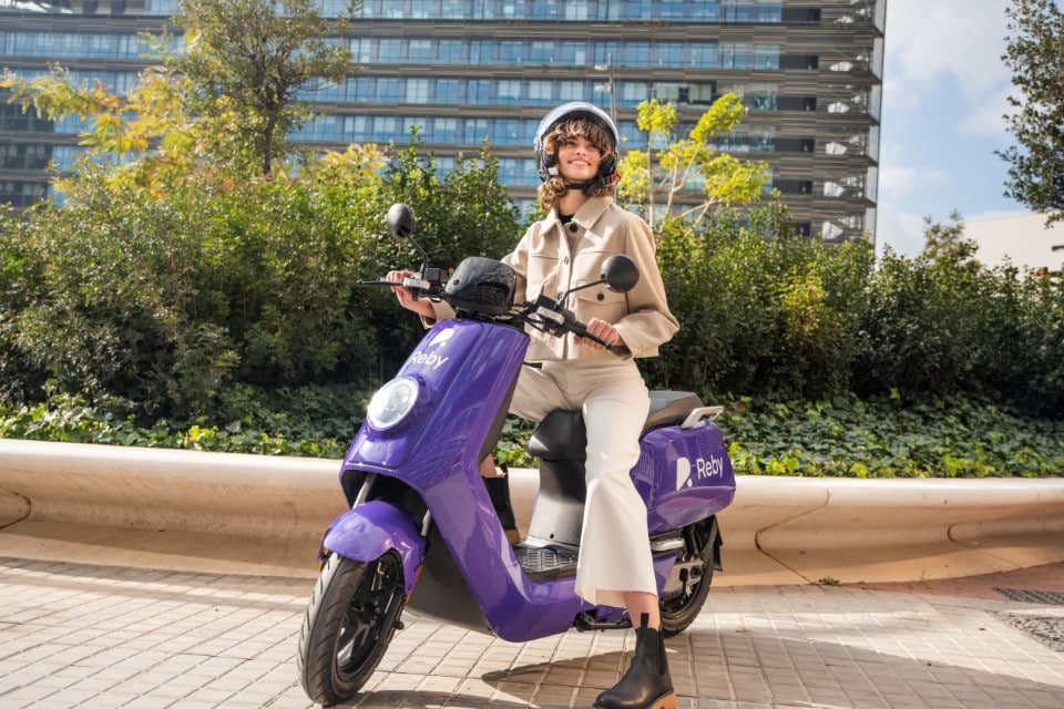 Reby, gli scooter elettrici dell'operatore spagnolo invadono il centro e il sud Italia