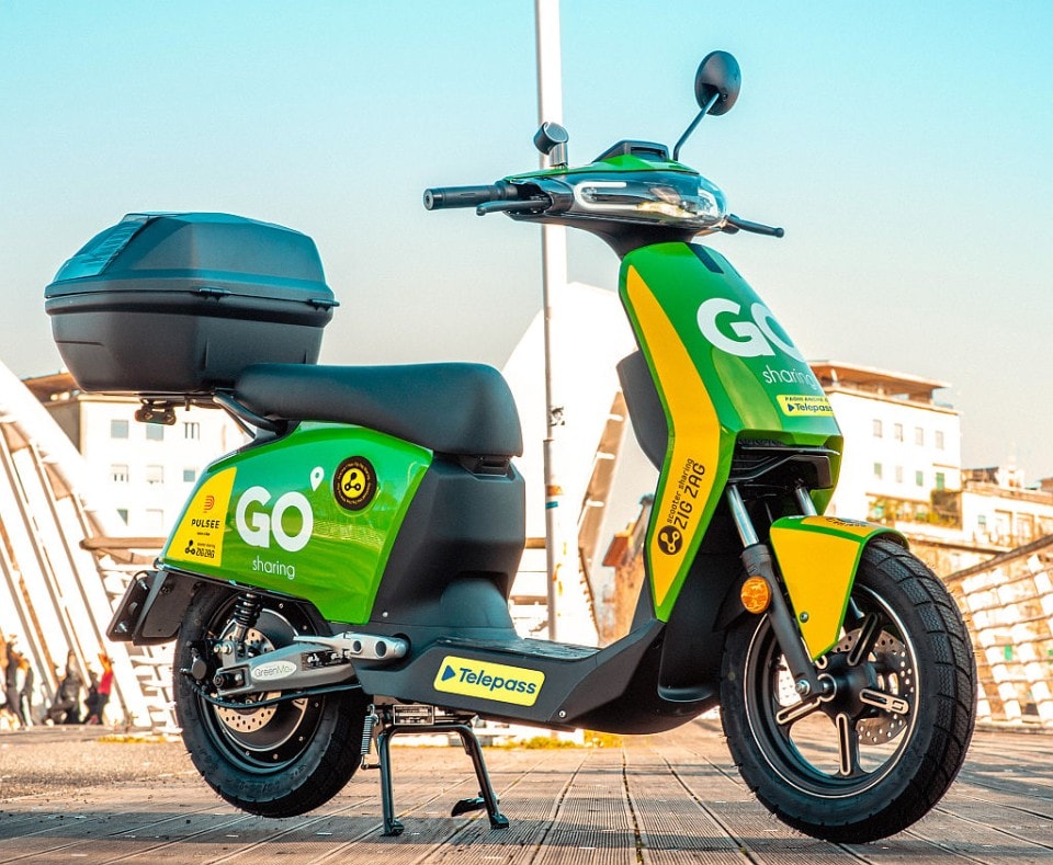 ZigZag: a Milano raddoppia la flotta di scooter elettrici in sharing