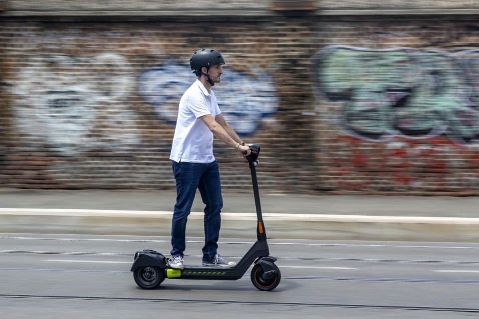 Askoll Scoo3, il monopattino-scooter in vendita a 1.590 euro