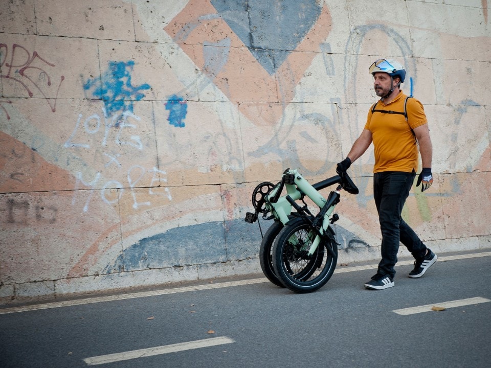 Eovolt Afternoon, la francesina pieghevole con batteria nel reggisella