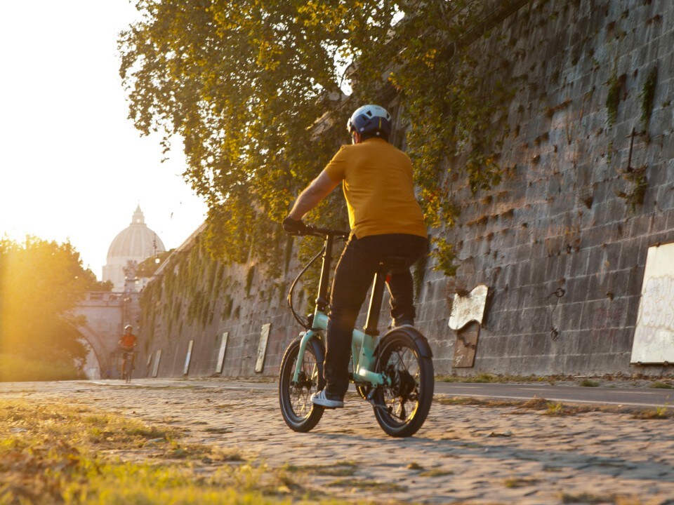 Eovolt Afternoon, la francesina pieghevole con batteria nel reggisella