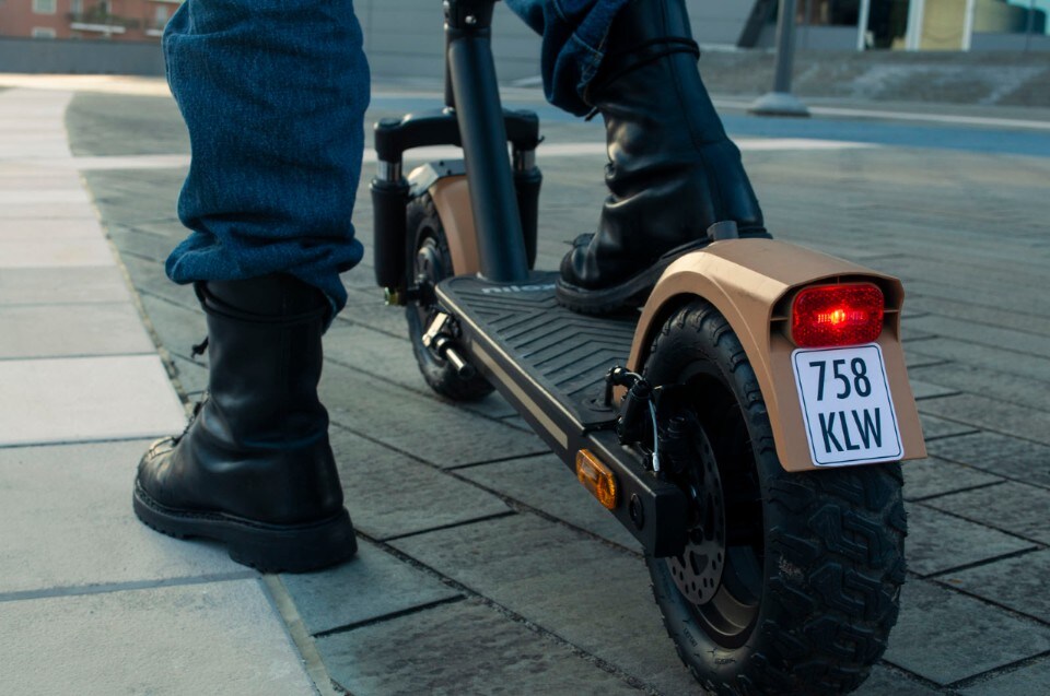 Ecco il nuovo monopattino Nilox per l’offroad con ruote fat e portatarga