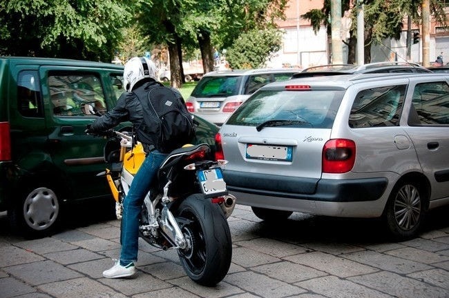 In Svezia con un'app si può denunciare chi parcheggia male l'auto