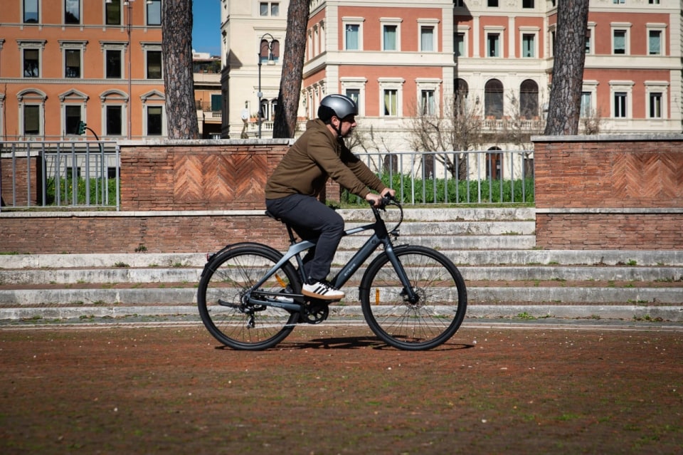 Engwe N1 Air, la rivoluzione leggera del carbonio “per tutti"