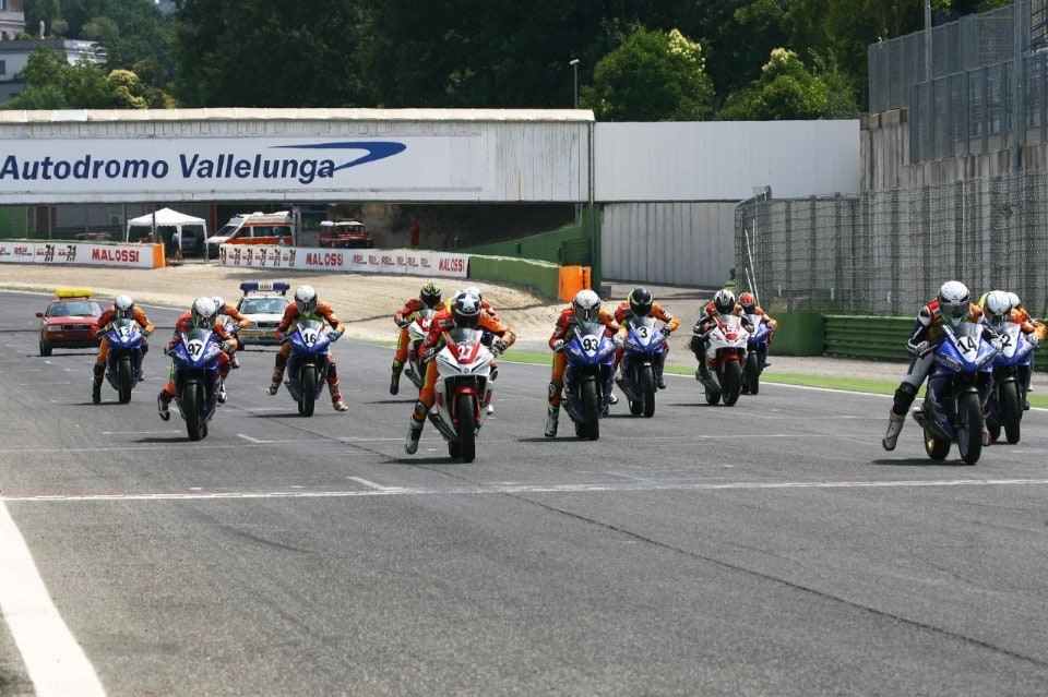 Yamaha R125 Cup 2014: scende in pista la passione