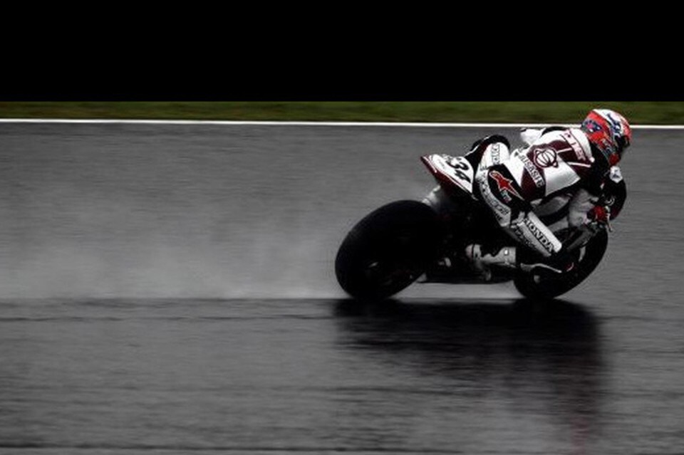 Suzuka: la pioggia non ferma Casey Stoner