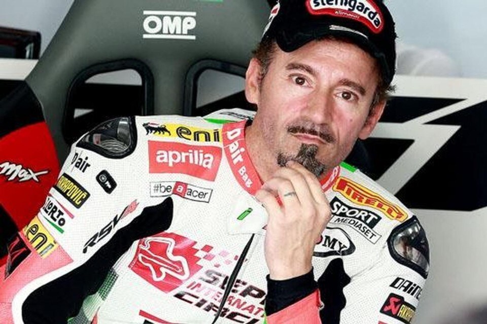 Incidente in moto: Max Biaggi in ospedale