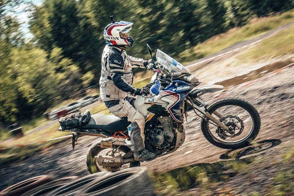 Renato Zocchi e la Honda CB500X sul podio della Gibraltar Race 2022