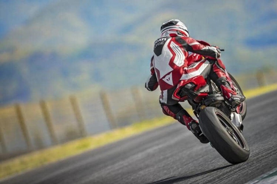 Ducati Panigale V4, il debutto nel National Trophy