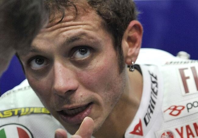 Rossi cade in fuoristrada