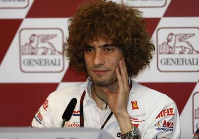 Simoncelli è un pilota ufficiale