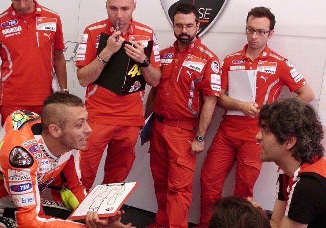 Assen FP1: piove, Rossi OK!