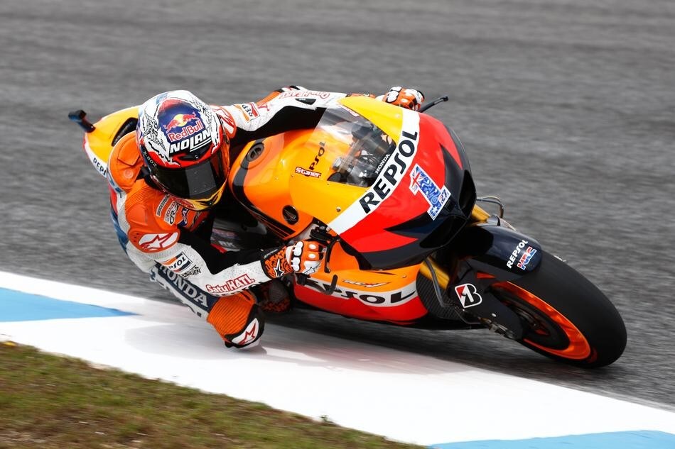 MotoGP Estoril QP: Stoner in pole