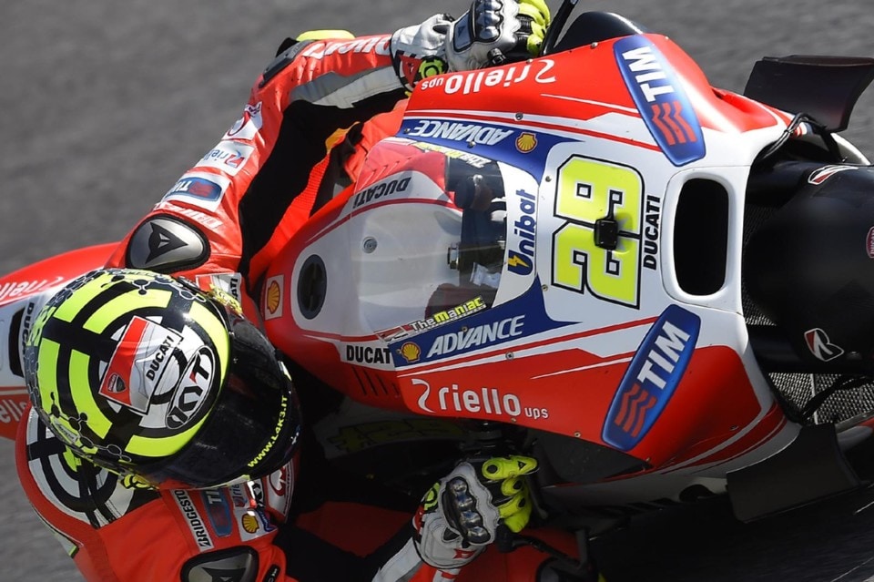 MotoGP: Iannone a terra nei test