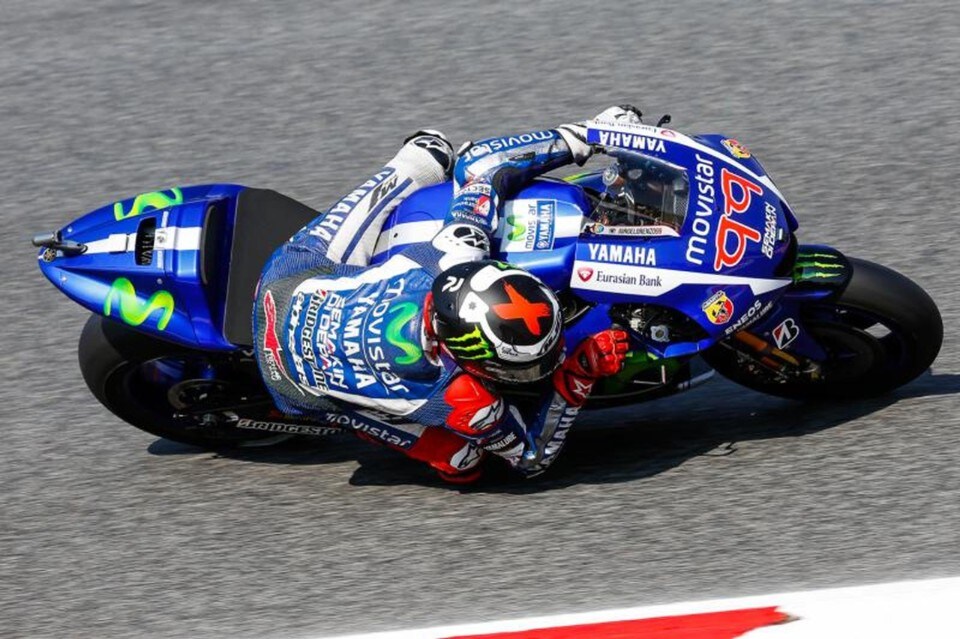 MotoGP, Barcellona: Lorenzo vince ancora, Rossi adesso trema