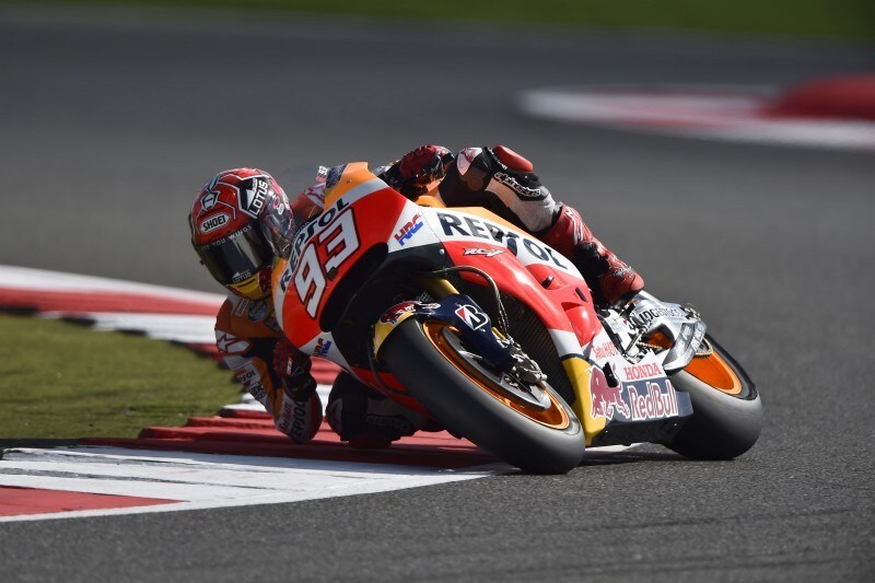 MotoGP, Silverstone: Marquez trita la pole! Jorge e Dani davanti. Rossi 4°