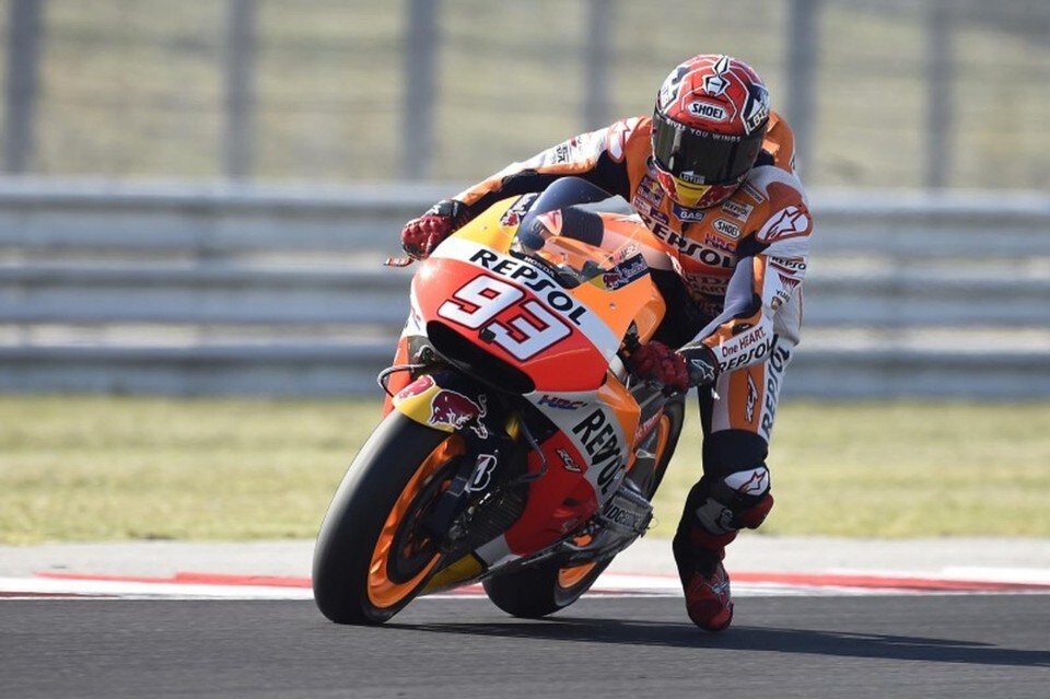 MotoGP, Misano: Marc stratega. Vale "pesciolino" fortunato. Jorge out