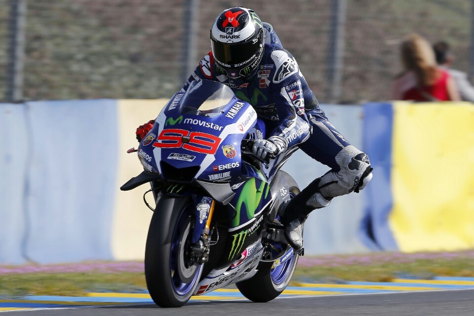 MotoGP Le Mans: Lorenzo maratoneta, Rossi audace fortunato. Vinales c'è