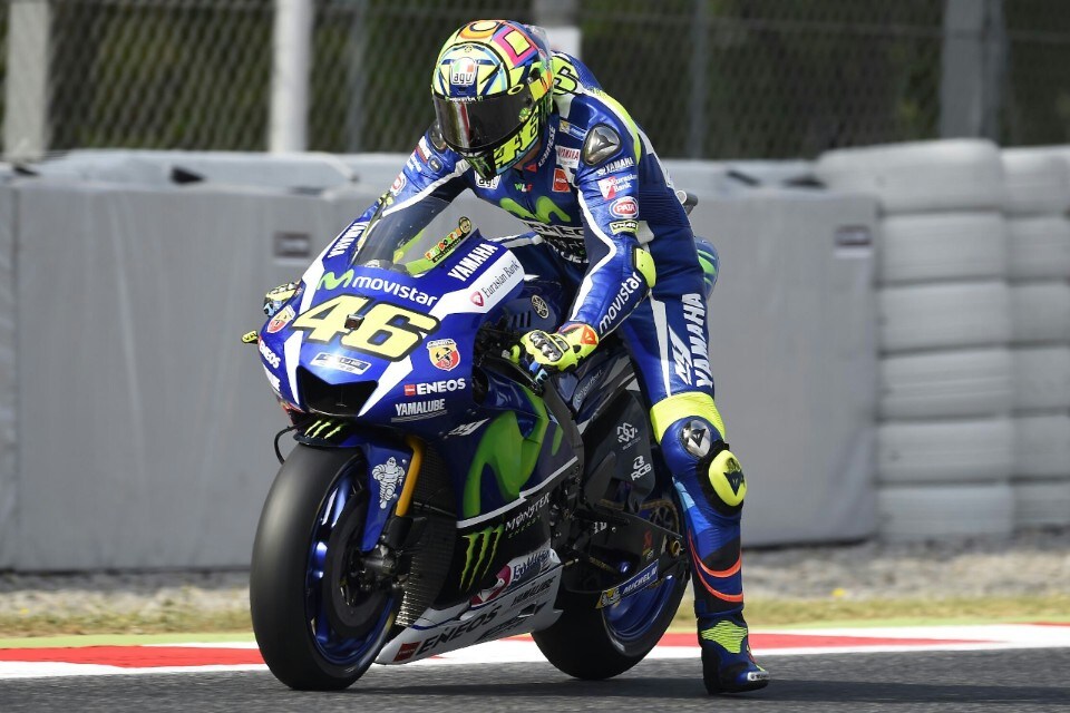 MotoGP Barcellona: Rossi piega Marquez. Iannone abbatte Lorenzo