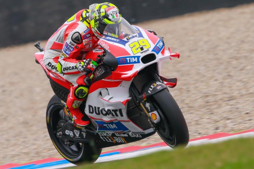 MotoGP Assen – FP2: Iannone d'un soffio su Rossi