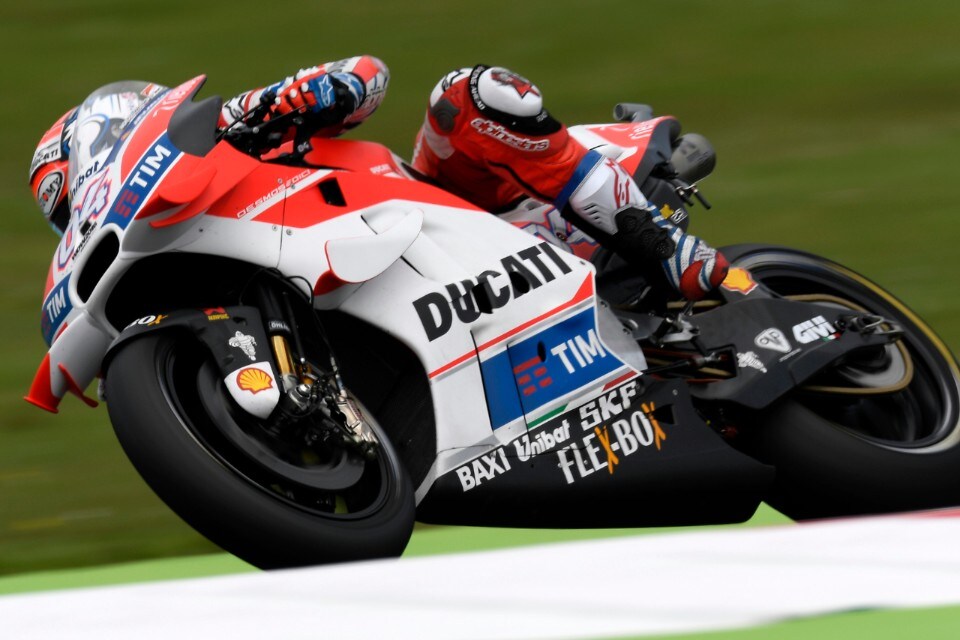 MotoGP Assen:  Dovizioso in pole, Rossi e Redding prima fila