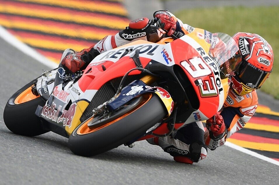 MotoGP Sachsenring: Marquez rischia e vince. Rossi che pasticcio