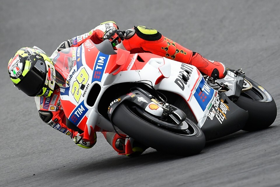 MotoGP Austria: Iannone pole, poi Rossi e Dovi. L'Italia è davanti