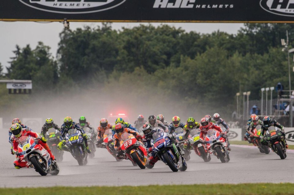 MotoGP Silverstone: occhi puntati al cielo