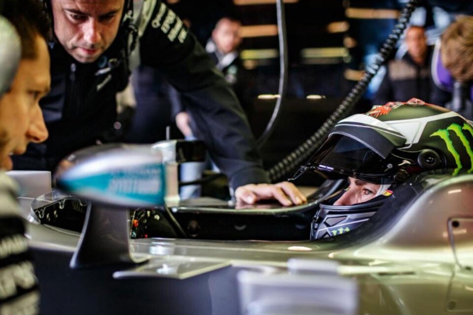 Dalla MotoGP alla F1: Lorenzo ha guidato la Mercedes di Hamilton