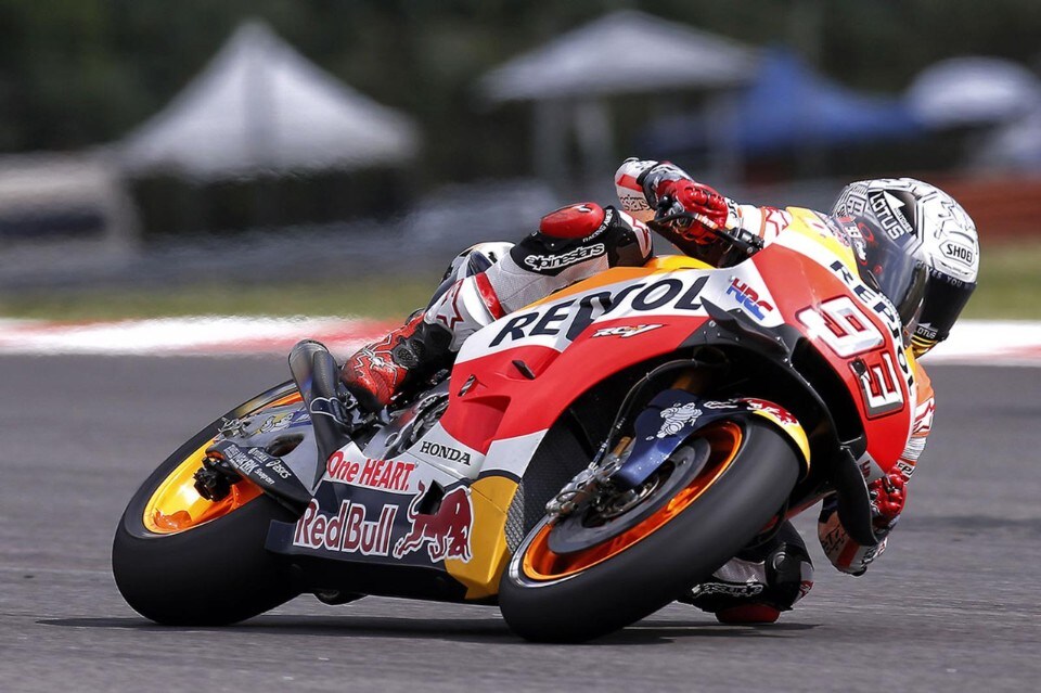 Sepang MotoGP: Marquez vola, ma poi si ferma