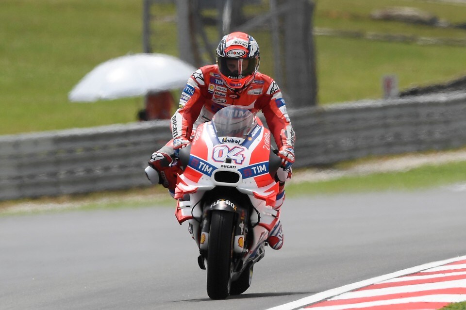 MotoGP Sepang: Dovizioso in pole scortato da Rossi e Lorenzo