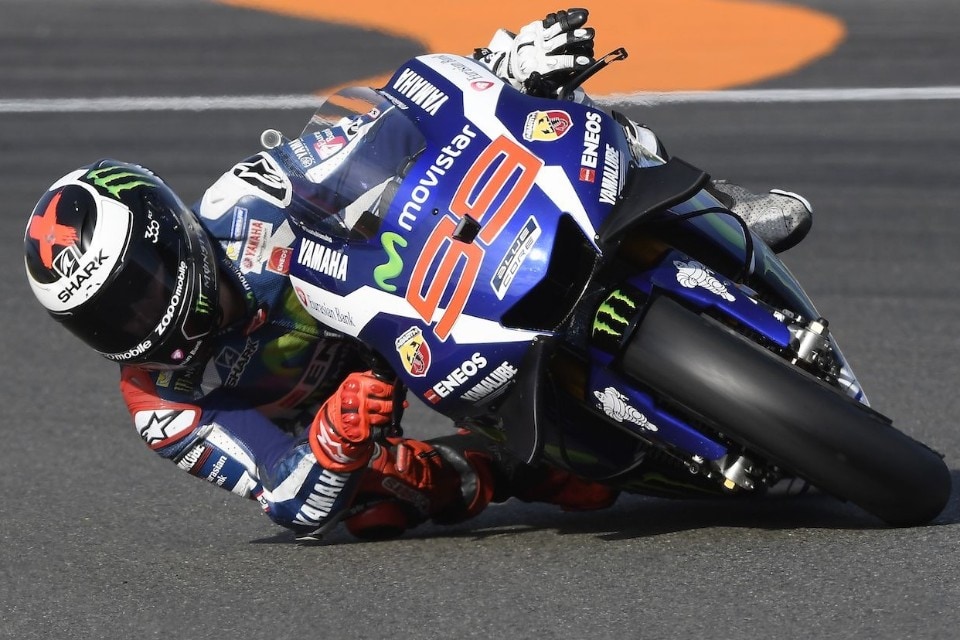 MotoGP Valencia: Lorenzo saluti e Ducati. Grande lotta per l'ultimo podio 2016