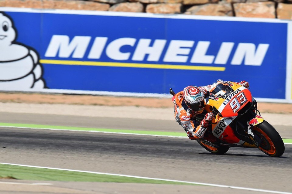 MotoGP Aragon: vince Marquez, Rossi quinto fa l'IMPRESA