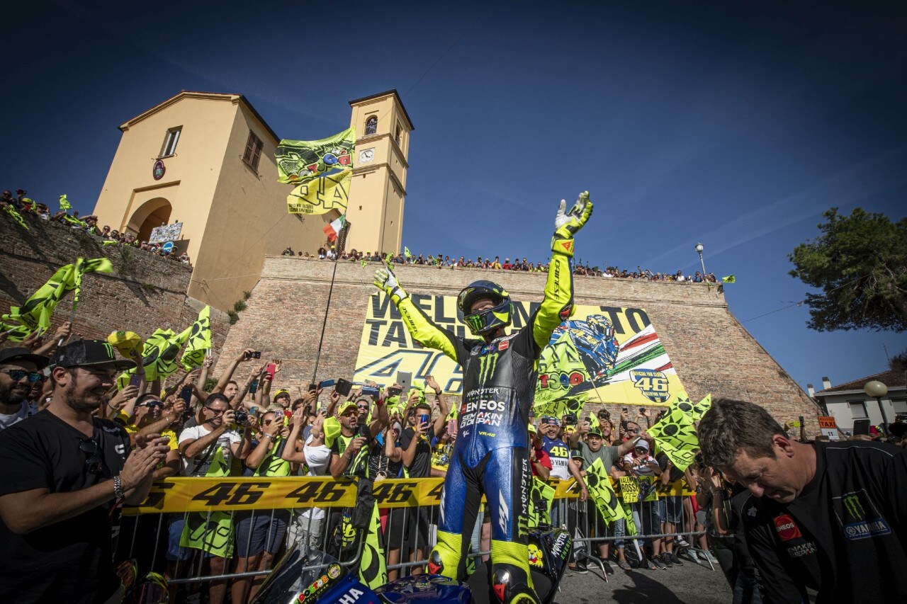 Valentino Rossi: da Tavullia a Misano con la sua Yamaha M1 