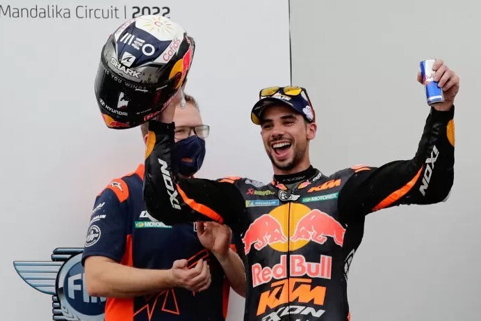 MotoGP Indonesia: vince Oliveira. Paura per Marquez: grave incidente nel warm up 