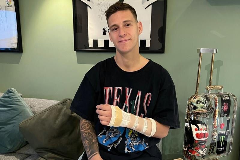 Quartararo, frattura alla mano mentre si allena con la moto da cross