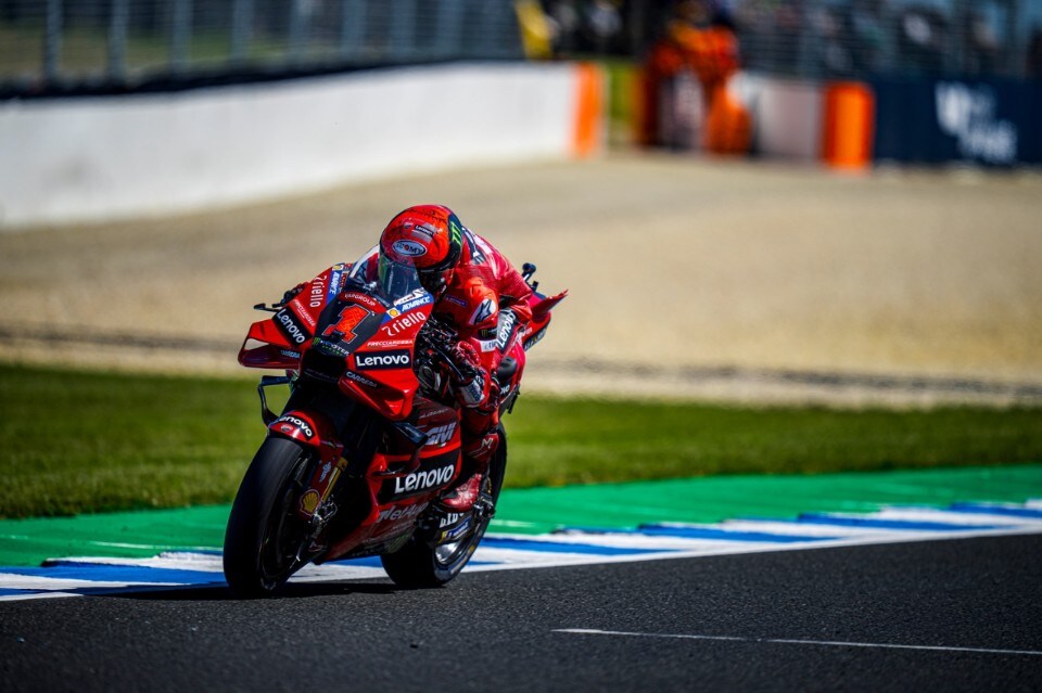 MotoGP Australia: il maltempo aiuta Bagnaia, ma Martin è il più veloce