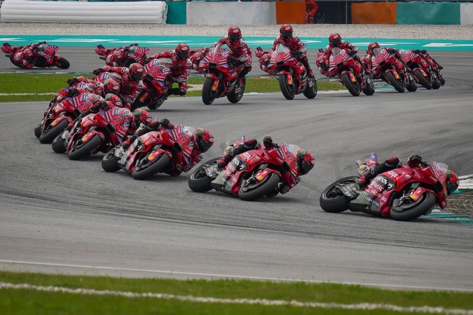 MotoGP test Sepang: Alex Marquez brucia Bagnaia nel Day3